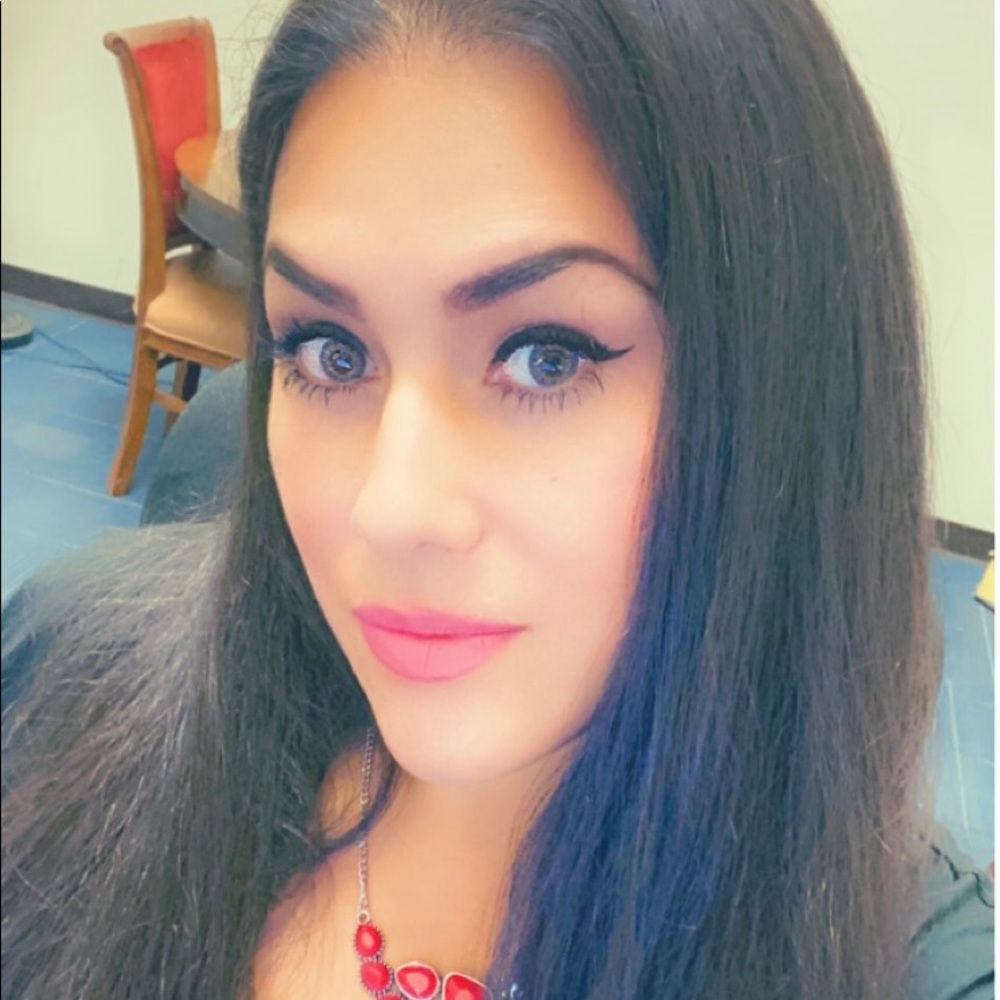 Meet your Posher, Adriana